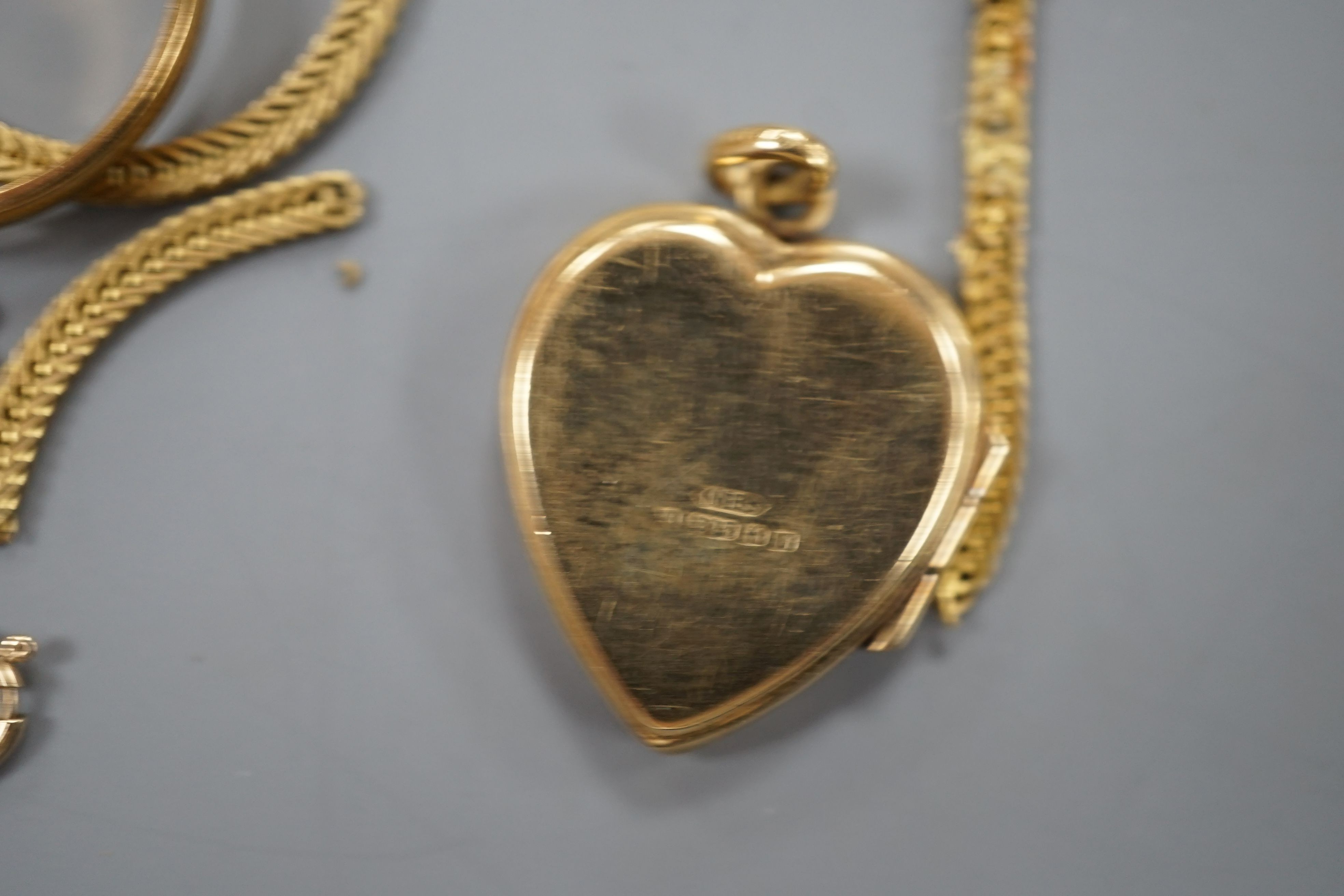 A 1908 gold half sovereign in unmarked mount, three assorted 9ct gold necklaces, one a.f.; a Victorian ring and a heart shaped locket, gross 30.4 grams